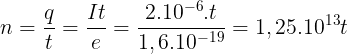 \large n=\frac{q}{t}=\frac{It}{e}=\frac{2.10^{-6}.t}{1,6.10^{-19}}=1,25.10^{13}t