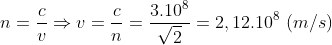 n=\frac{c}{v}\Rightarrow v=\frac{c}{n}=\frac{3.10^8}{\sqrt{2}}=2,12.10^8\ (m/s)